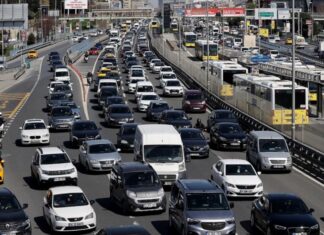 📽️Nereden Öğrendi Acaba? Otomobildeki Yapay Zeka Trafikte Araya Kaynak Yaptı.