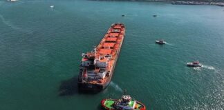 129 metre uzunluğundaki gemi karaya oturdu… İstanbul Boğazı’nda gemi trafiği askıya alındı