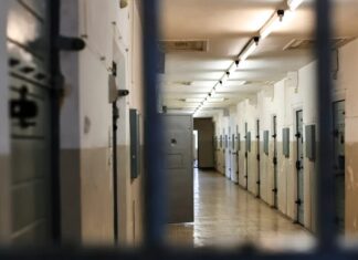 İngiltere’de mahkumlar hapishane gardiyanlarını zehirledi