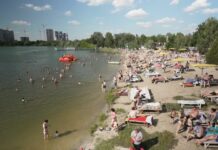 Halk Plajda. Burası Ukrayna’da Çatışma Bölgesi Harkov.