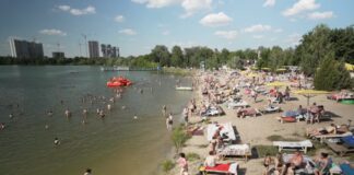 Halk Plajda. Burası Ukrayna’da Çatışma Bölgesi Harkov.