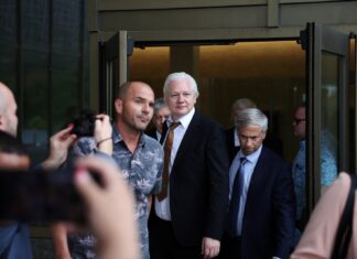 14 Yıllık Hukuk Mücadelesiyle Dolu Öyküde Son Bölüm. Assange Artık Hür Bir İnsan.