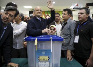 Reformist Aday Birinci, Katı Muhafazakar İkinci. İran’da Seçimler İkinci Tura Kaldı.