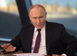 Putin, Rusya’nın NATO’ya saldıracağına yönelik söylemleri “aptallık” şeklinde niteleyerek, “Hepiniz aklınızı mı kaçırdınız?”dedi