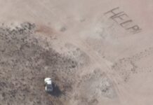 Avustralya’daki bir kumsalda mahsur kalan üç genç kuma yazdıkları YARDIM mesajıyla kurtarıldı