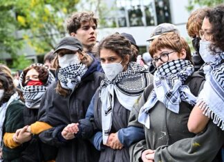 Almanya: Protestocu öğrencilere sahip çıkan akademisyenler için inceleme isteyen müsteşar görevden alındı!