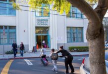 Los Angeles’ta devlet okullarında cep telefonu ve sosyal medya yasaklanacak