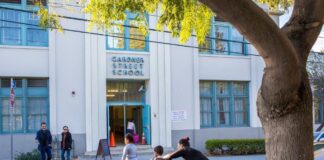 Los Angeles’ta devlet okullarında cep telefonu ve sosyal medya yasaklanacak