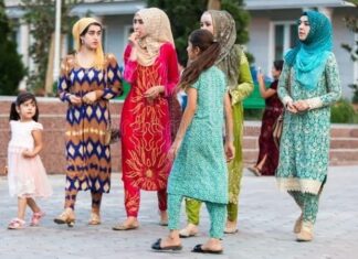 Nüfusunun yüzde 98’i Müslüman olan Tacikistan’da başörtüsü yasaklandı