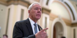 Başkan Yardımcısı Kamala Harris, Biden’ı görevden almaya çağırıldı.