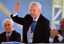 Aziz Yıldırım kongreyi terk etti