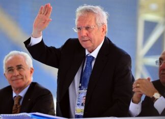Aziz Yıldırım kongreyi terk etti