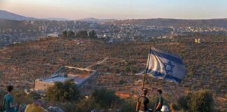 Gazze’de katlediyor, Batı Şeria’da Filistin toprağına el koyuyor