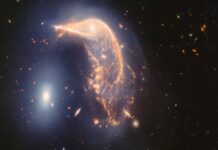 Bizim galaksimizin de başına gelecek. Derin uzayda çarpışan iki galaksinin fotoğrafı.