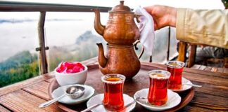 Çay içmenin kalbi korumak için en iyi içecek olduğu belirtiliyor.