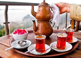 Çay içmenin kalbi korumak için en iyi içecek olduğu belirtiliyor.