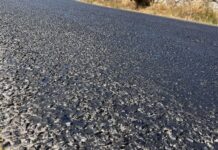 Bodrum’da sıcaklık 45 dereceyi bulunca asfalt dayanamadı, eridi!