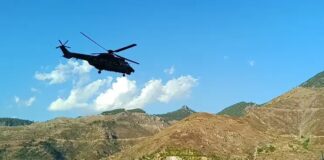 Yangın helikopteri düştü, mürettebat kurtuldu.