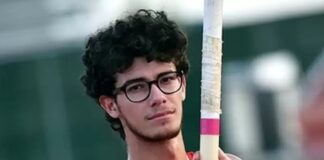 Olimpiyat Oyunları’nda milli atlet Ersu Şaşma, erkekler sırıkla atlamada finale kaldı.