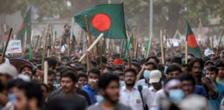 Önceki gösterilerde 200 kişi ölmüştü; Bangladeş yine karıştı. Ordu müdahele etmiyor