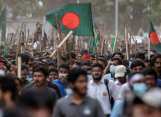 Önceki gösterilerde 200 kişi ölmüştü; Bangladeş yine karıştı. Ordu müdahele etmiyor