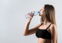 Plastik su şişeleri ve paketlenmiş içecekler mikroplastikler nedeniyle kan basıncını yükseltebiliyor