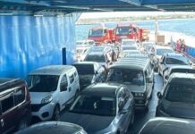 Yurdum İnsanı! Yangın söndürmeye giden itfaiye araçlarına Feribotta yer vermediler!