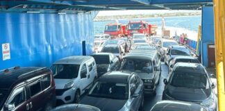 Yurdum İnsanı! Yangın söndürmeye giden itfaiye araçlarına Feribotta yer vermediler!