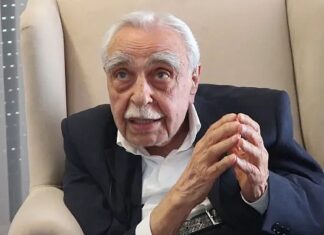Tarihçi, doktor ve siyasetçi Tarık Ziya Ekinci yaşamını yitirdi.