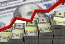 Dolar tarihi zirvesine ulaştı. TL’nin dolar karşısındaki değer kaybı ay başından bu yana yüzde 2,5’e yükseldi.