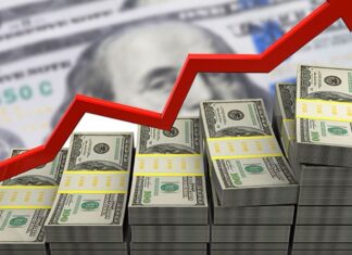 Dolar tarihi zirvesine ulaştı. TL’nin dolar karşısındaki değer kaybı ay başından bu yana yüzde 2,5’e yükseldi.