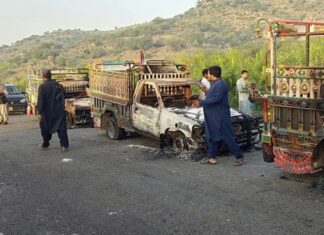 Pakistan’da katliam! 32 kişi öldürüldü