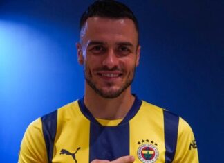 Filip Kostic, imzaladı