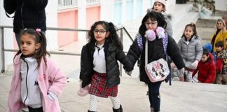 9 Eylül Pazartesi günü okullar için yeni açılış ve kapanış saatleri belirlendi.