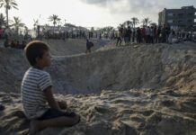 İsrail Gazze’de insani bölge olarak belirlediği çadır kampı vurdu.