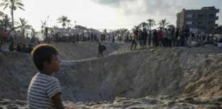 İsrail Gazze’de insani bölge olarak belirlediği çadır kampı vurdu.