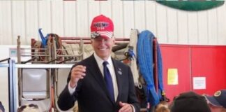 Bu sefer ‘bilinçli’ olarak yaptı: Biden, Trump 2024 şapkası taktı; Sosyal medya sallandı!