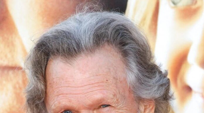 Country müziğin efsane isimlerinden, oyuncu Kris Kristofferson, hayatını kaybetti.