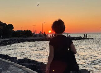 Ceren AVŞAR/ Şair/ SÖYLEŞİ “Erkekler delirir kadınlar delirtilir”