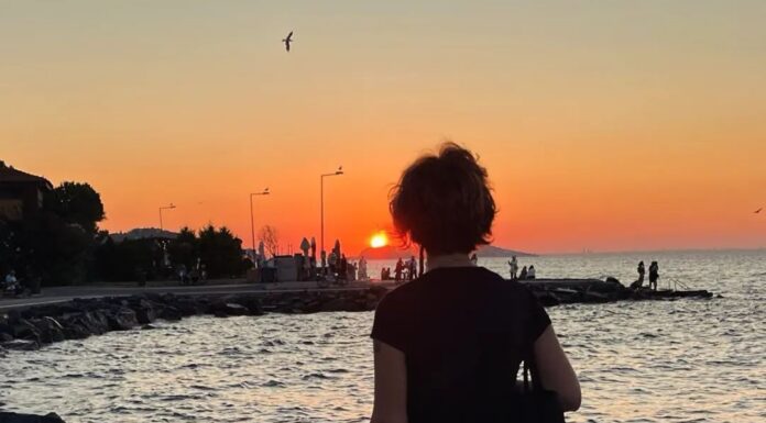 Ceren AVŞAR/ Şair/ SÖYLEŞİ “Erkekler delirir kadınlar delirtilir”