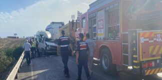 Adana’da feci kaza. İşçi servis aracı TIR ile çarpıştı; 4 kişi öldü, 6 kişi yaralandı