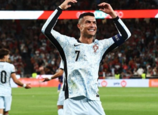Cristiano Ronaldo, futbol tarihine geçti!