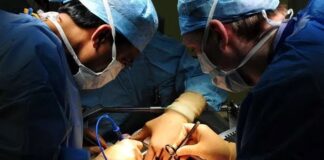 Neşter bulamayan cerrah, İsviçre çakısı ile ameliyat yaptı!
