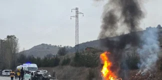 Kaza değil, katliam; İki otomobil çarpıştı, 5 kişi hayatı kaybetti