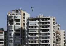 Kare kare düşen bomba ve yıkım!