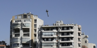 Kare kare düşen bomba ve yıkım!