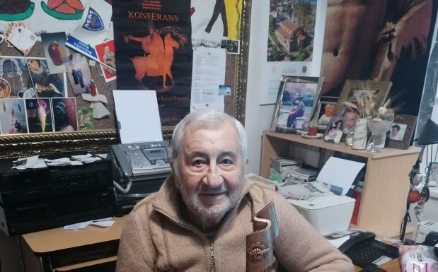 Gazeteci Özgen Acar hayatını kaybetti.