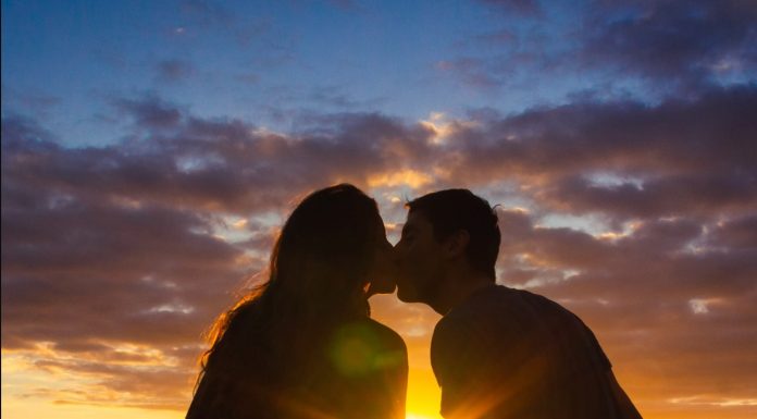 Öpüşmek başlangıçta hiç de romantik değilmiş; bir tımar eylemiymiş.