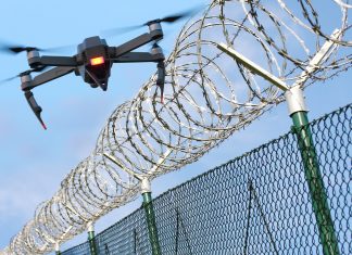 İngiltere’deki hapihanelerde uyuşturucudan hardala bir çok ürün mahkumlara dronlarla ulaştırılıyor.