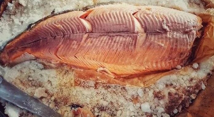 Karadenizli kadınlar bunu yapıyormuş. İşte mutfakta balık kokusundan kurtulmanın yolu…